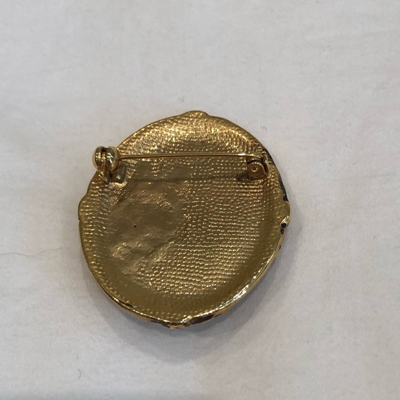 Elegant Brooch - Picture 6 of 7